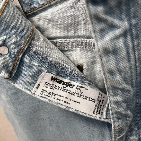 Wrangler Women’s Light Wash Slim Fit Cowboy Cut Jeans Size 9 x 32 Cowboy Carter - Picture 6 of 8